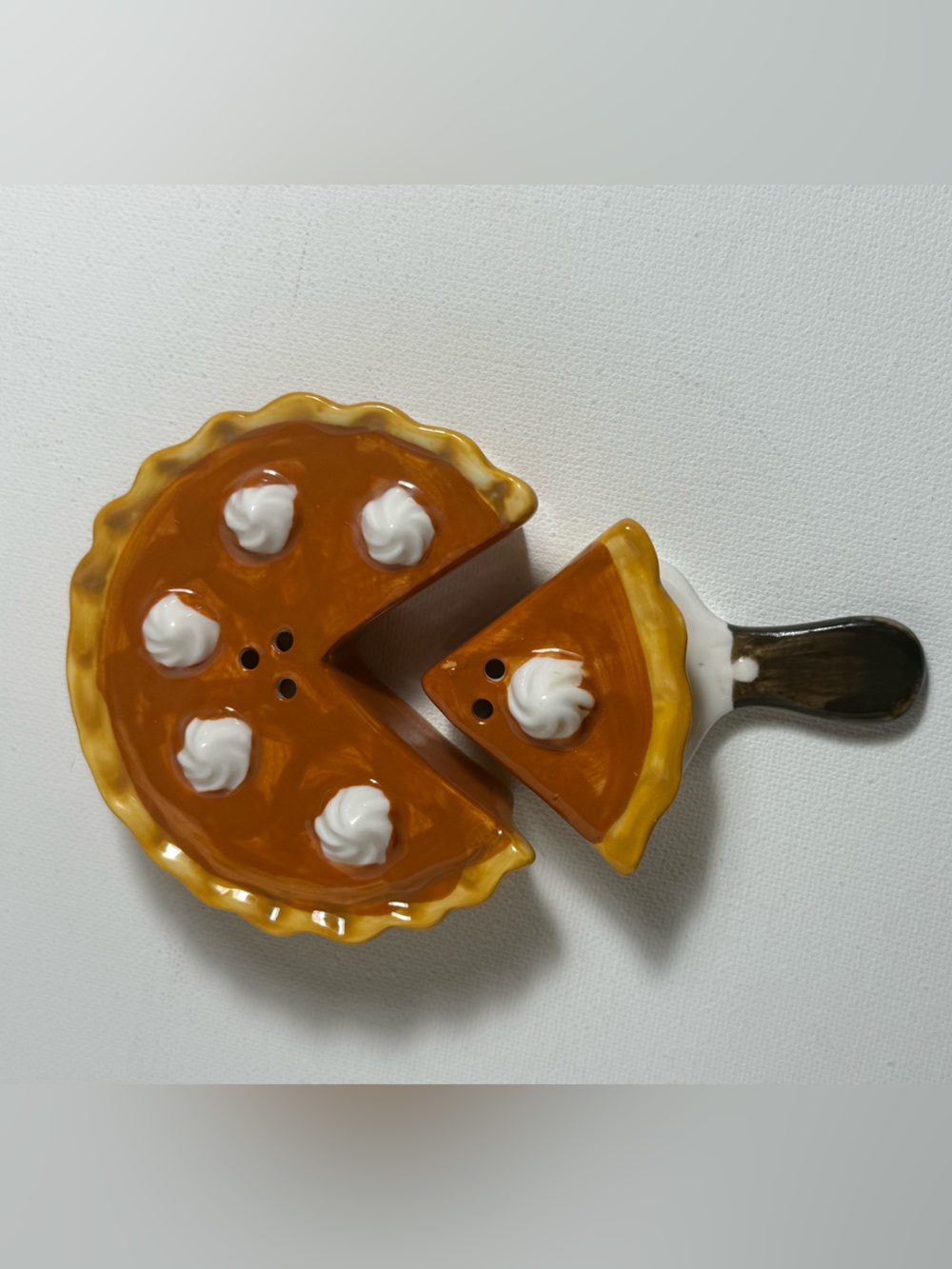Cracker Barrel Pumpkin Pie Salt And Pepper Shaker 2026 Thanksgiving Fall NIB